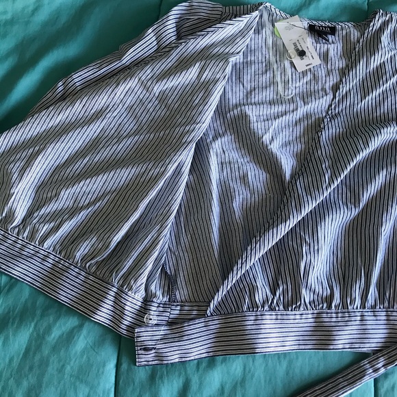 blouse - Picture 4 of 4